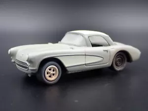 1957 57 CHEVY Chevrolet Corvette Establo Encontrar 1:64 Escala Maqueta de Metal - Imagen 1 de 8