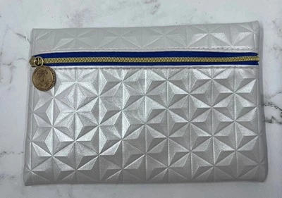 Bolsa de viagem IPSY branca texturizada maquiagem clutch ouro zíper forro azul - Imagem 1 de 4