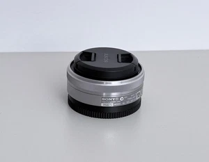 Sony 16mm f/2.8 - SEL16F28 silber für E-Mount - Bild 1 von 3