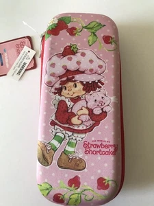 UNISEX/NIÑOS FRESA PASTEL CORTO/NATILLAS MOLDEADO CREMALLERA ALREDEDOR LÁPIZ/ESTUCHE BOLÍGRAFO NUEVO CON ETIQUETAS - Imagen 1 de 5