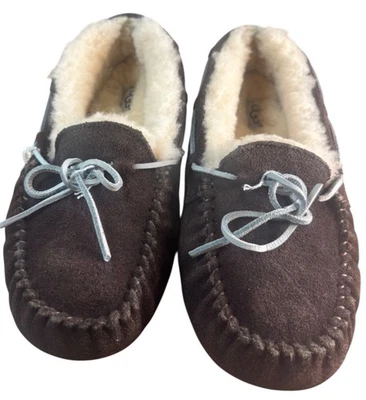 Zapatillas mocasín de cuero marrón piel de oveja Ugg Australia Dakota para mujer talla 5 Foto 1 de 4