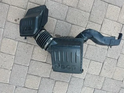 1999-2004 Jeep Grand Cherokee COMPLETE Air Cleaner Filter Assembly 4.0L - Image 1 of 4