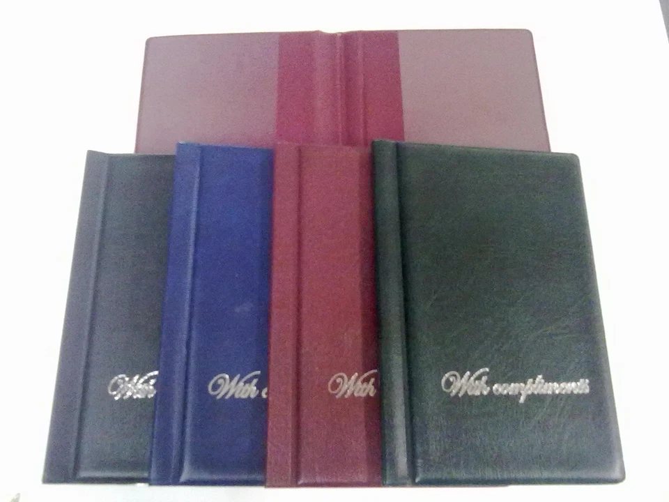 LOOK DE CUERO CON CARPETA DE CUMPLIDOS IDEAL PARA RESTAURANTES (PARA LA FACTURA)