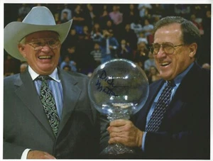 Dick Motta signiertes Dallas Mavericks Trainer NBA 8,5 x 11 Basketball Foto KOSTENLOSER VERSAND - Bild 1 von 1
