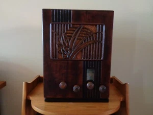 RCA Victor Model 124 tombstone Radio - Picture 1 of 11