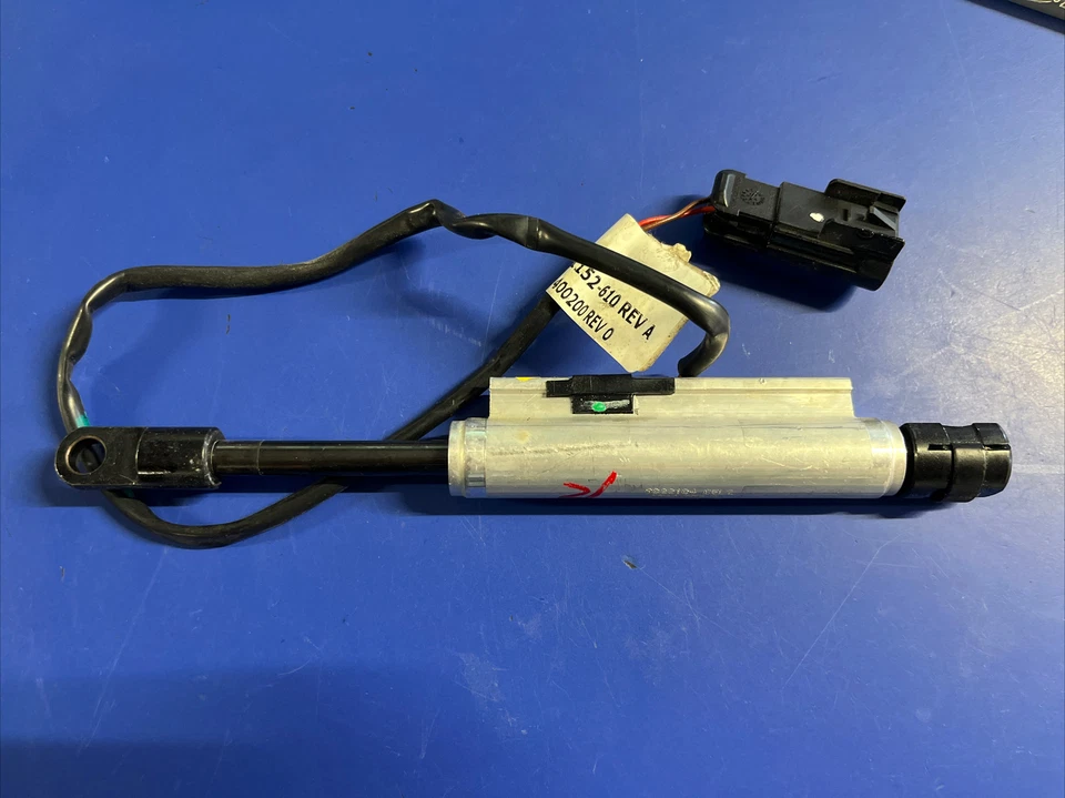 PISTÓN SUPERIOR CONVERTIBLE CHEVY SSR 9022104 CEL2 Foto 1 de 2