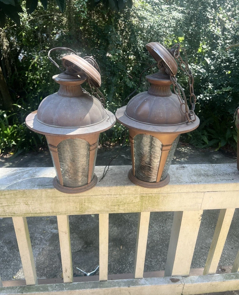 Par de luces de linterna colgantes vintage para exteriores tono cobre paneles de vidrio de metal Foto 1 de 1