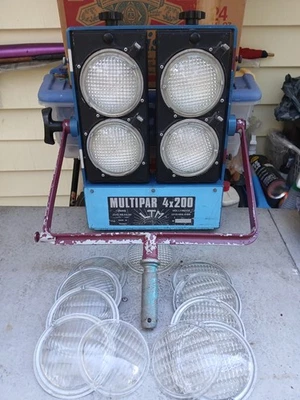 Juego de luces vintage LTM Multipar 4x200 con varias lentes - usado sin probar  Foto 1 de 4