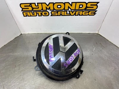 2007 VOLKSWAGEN PASSAT SALOON BOOT RELEASE HANDLE EMBLEM P/N: 1K0827469E - image 1 of 4