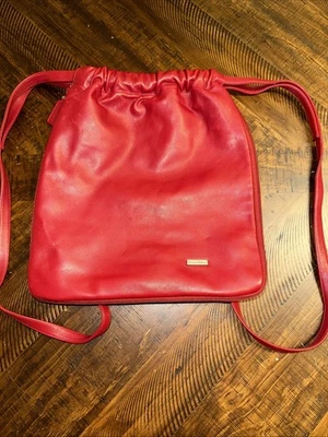 Mochila de hombro de cuero granulado rojo Etienne Aigner Foto 1 de 4