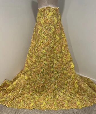 Tela de encaje bordada con lentejuelas de melocotón amarillo 50” de ancho vendida por yarda Foto 1 de 4