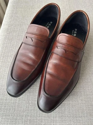 Mocasines para monedas de cuero Regal para hombre marrón 9,0 EE. UU. excelentes zapatos usados Foto 1 de 4
