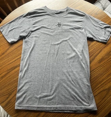 Camiseta Vintage Kappa Bordada Gris Mediana Unisex Foto 1 de 2