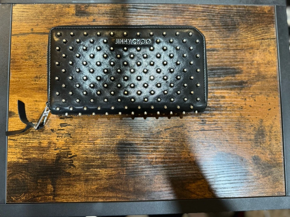 Cartera de cuero Jimmy Choo Carnaby con tachuelas negra Gunmetal  Foto 1 de 4
