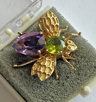 14k 585 gold Peridot & Amethyst Bug Fly Pin Brooch - Image 1 of 4