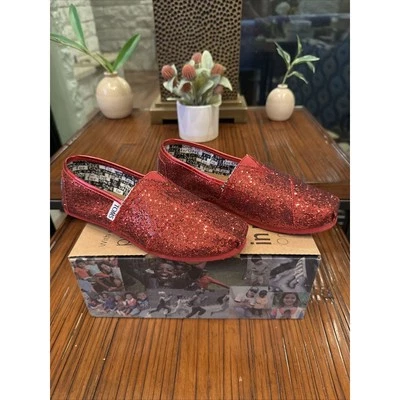 Girls Toms Youth Sz 3.5 Flats Shoes Red Glitter Ruby Slippers Classics New Rare - Image 1 of 4