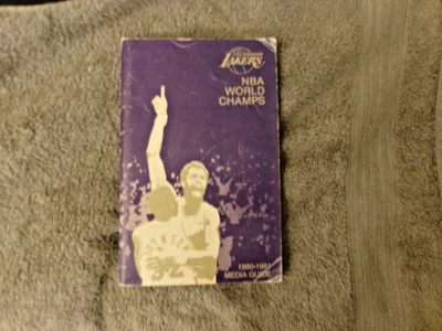 1980-81 LOS ANGELES LAKERS GUÍA DE MEDIOS Anuario Magic Johnson 1979-80 Champ 1981 Foto 1 de 4