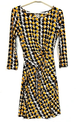 Usado en Excelente Condición Anne Klein Cuello Redondo, Manga Larga, Cinturón de Vestir S Amarillo, Negro, Blanco Foto 1 de 4
