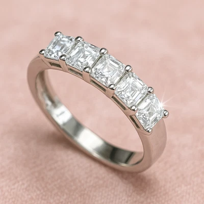 Anillo de fiesta de boda de diamantes creados con corte Asscher de 1,25 quilates relleno de oro blanco de 14 quilates Foto 1 de 4