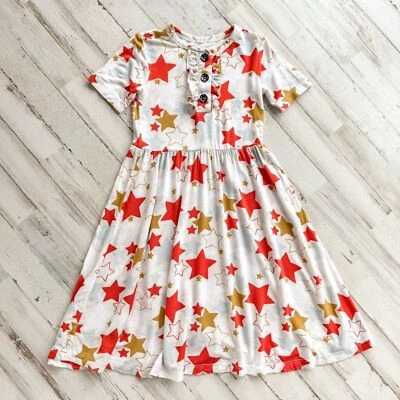 Gigi & Max Frankie 混合星星柔软舒适竹制连衣裙爱国适合女孩尺寸 5 — 第 1/4 张图片