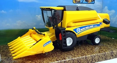 Burago 18cm long 18-31722 - New Holland TCS.90 Combine Harvester - Yellow - Image 1 of 4