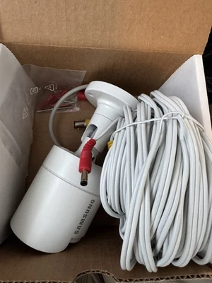 **SAMSUNG SDC-89440BFN SUPER HD 1440p Security Camera, Night Vision / Outdoor** - Image 1 of 2