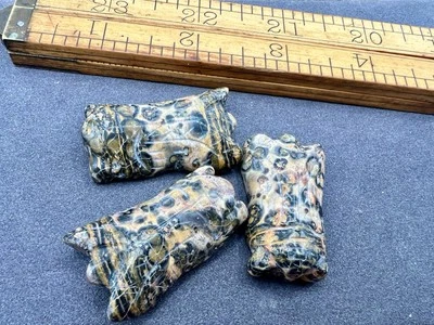 3 Piezas Vintage Leopardo Jaspe Tallado Piedra Insecto Colgante Cuentas Insecto Joyería Arte G Foto 1 de 4