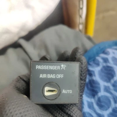 2003 - 2006 SILVERADO SIERRA TAHOE SUBURBAN YUKON PASSENGERS SRS DASH SWITCH Foto 1 de 2