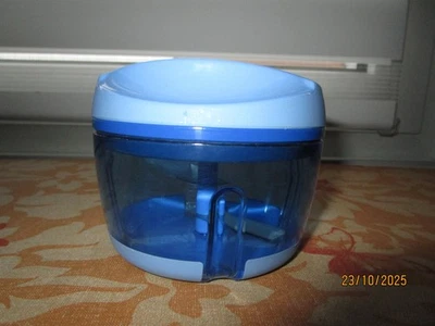 Tupperware Küchenhelfer Happy Chef Blau Zwiebelschneider Zerkleinerer - Bild 1 von 4