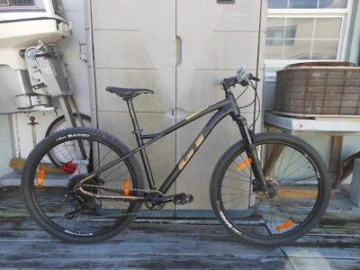 Bicicleta GT Avalanche Elite 29er Foto 1 de 4