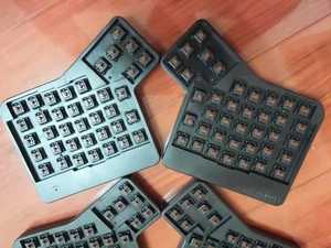 ErgoDox Ergonomische Mechanische Tastatur Cherry MX Brown Komplett montiert (KEIN Bausatz) - Bild 1 von 1