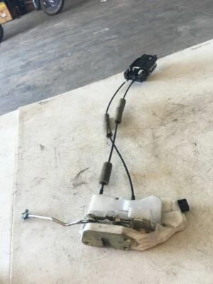 2007 MITSUBISHI GALANT ПАССАЖИРСКАЯ/ПРАВАЯ ПЕРЕДНЯЯ ДВЕРЬ ЗАЩЕЛКА С ПРИВОДОМ OEM - Изображение 1 из 4