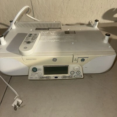 GE Spacemaker CD AM/FM Radio Model 7-5290A Light With Remote  Tested Works Great - Image 1 of 4