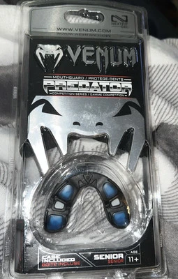Protector bucal Venum Predator con estuche - negro/azul Foto 1 de 4