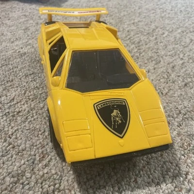 Juguete de plástico Lamborghini Countach amarillo Tootsietoy 10,5" de largo de colección Foto 1 de 4