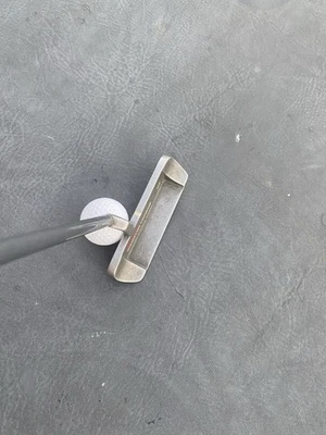 Wilson Counter Torque HT-1 Golf Putter RH Steel 35 Inches - Image 1 of 4