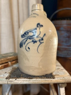 Antigua jarra de gres de cerámica WEST TROY NY - diseño de pájaro en rama azul cobalto Foto 1 de 4