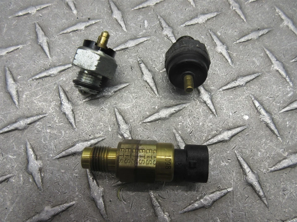 Harley Davidson Road King Classic 2008 FLHRC lote de sensores OEM temperatura del aceite probado Foto 1 de 4