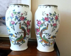 Vintage Crown Devon Feildings Matching Pair Vases Peacock Decoration Circa 1930s - Picture 1 of 4