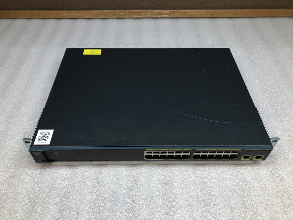 Conmutador Ethernet de 24 puertos Cisco Catalyst serie 2960 PoE-8 WS-C2960-24LT-L V07 Foto 1 de 4