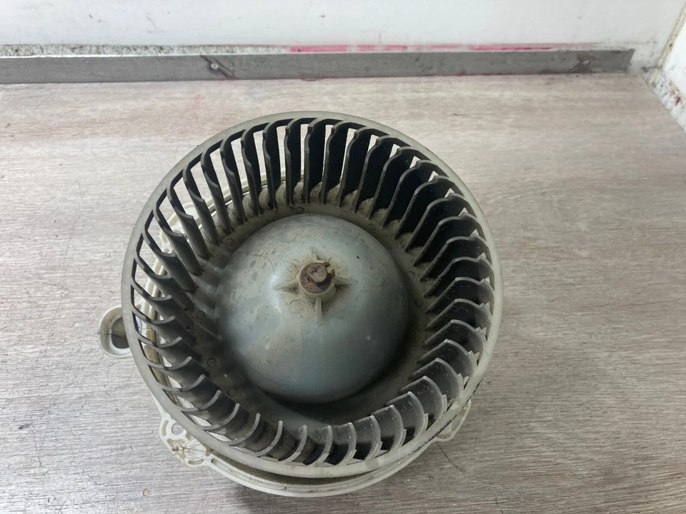 1993 ISUZU TROOPER 3.1 DIESEL HEATER BLOWER FAN MOTOR - Image 1 of 2