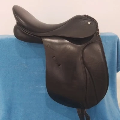 Trainers Jessica Dressage Saddle 17 Medium Gullet - image 1 of 4