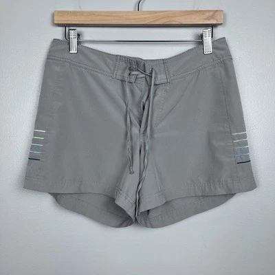 Pantalones cortos de tabla a rayas grises con cordón CARVE Designs para mujer 4; playa, surf Foto 1 de 4