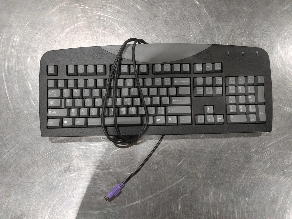 Gateway SK9921 Full Size PS/2 Keyboard Black - Fair - Image 1 of 2