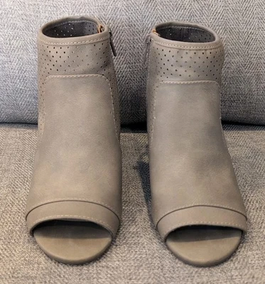 a.n.a. Tacones para mujer talla 8,5 color topo punta abierta 3 en cremallera laterales estilo Tasha Foto 1 de 4