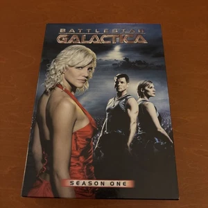 Battlestar Galactica - Season 1 (DVD, 2005, 5-Disc Set) - Bild 1 von 5