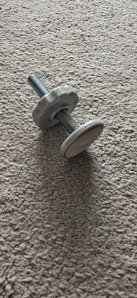 Tornillo de enchufe de repuesto para puerta de escalera de seguridad 1ª  Foto 1 de 1