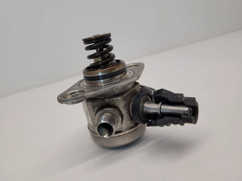 Hyundai Elantra 2014-18 solo bomba de combustible montada en motor sedán de 2,0 L Foto 1 de 4