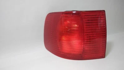 Nuevo NOS Original Audi A6 100 Cuarto Izquierdo Montado Luz Trasera Lateral 4A9945217 A Foto 1 de 4