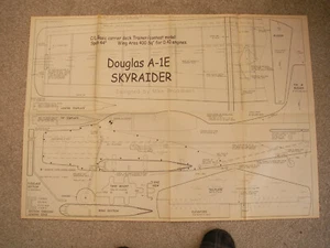 Flugmodellbauerpläne der Douglas A-1E Skyraider ein Trägermodell und Interkosmos - Bild 1 von 3